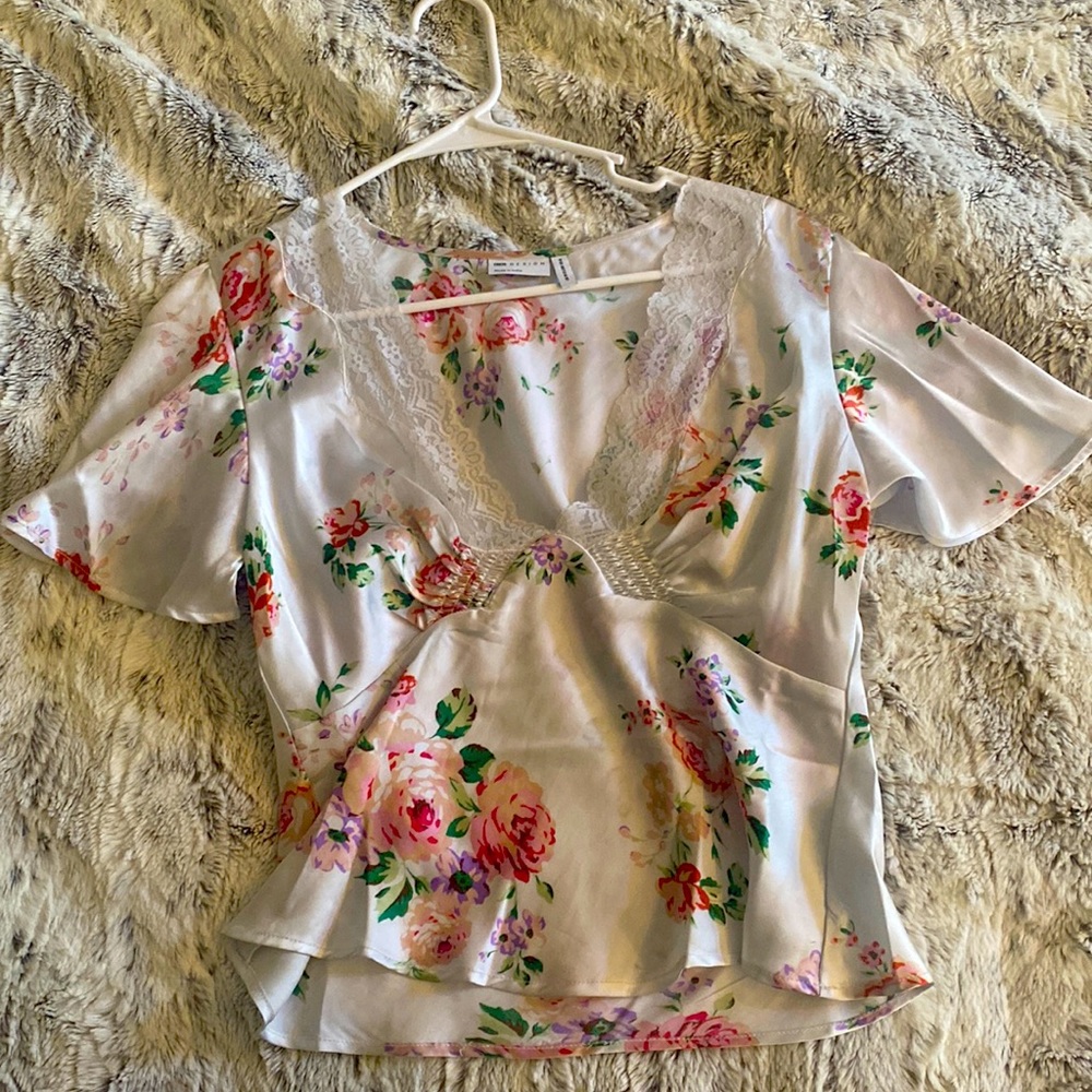 gorgeous satin floral short sleeve blouse with lace v neck detailing